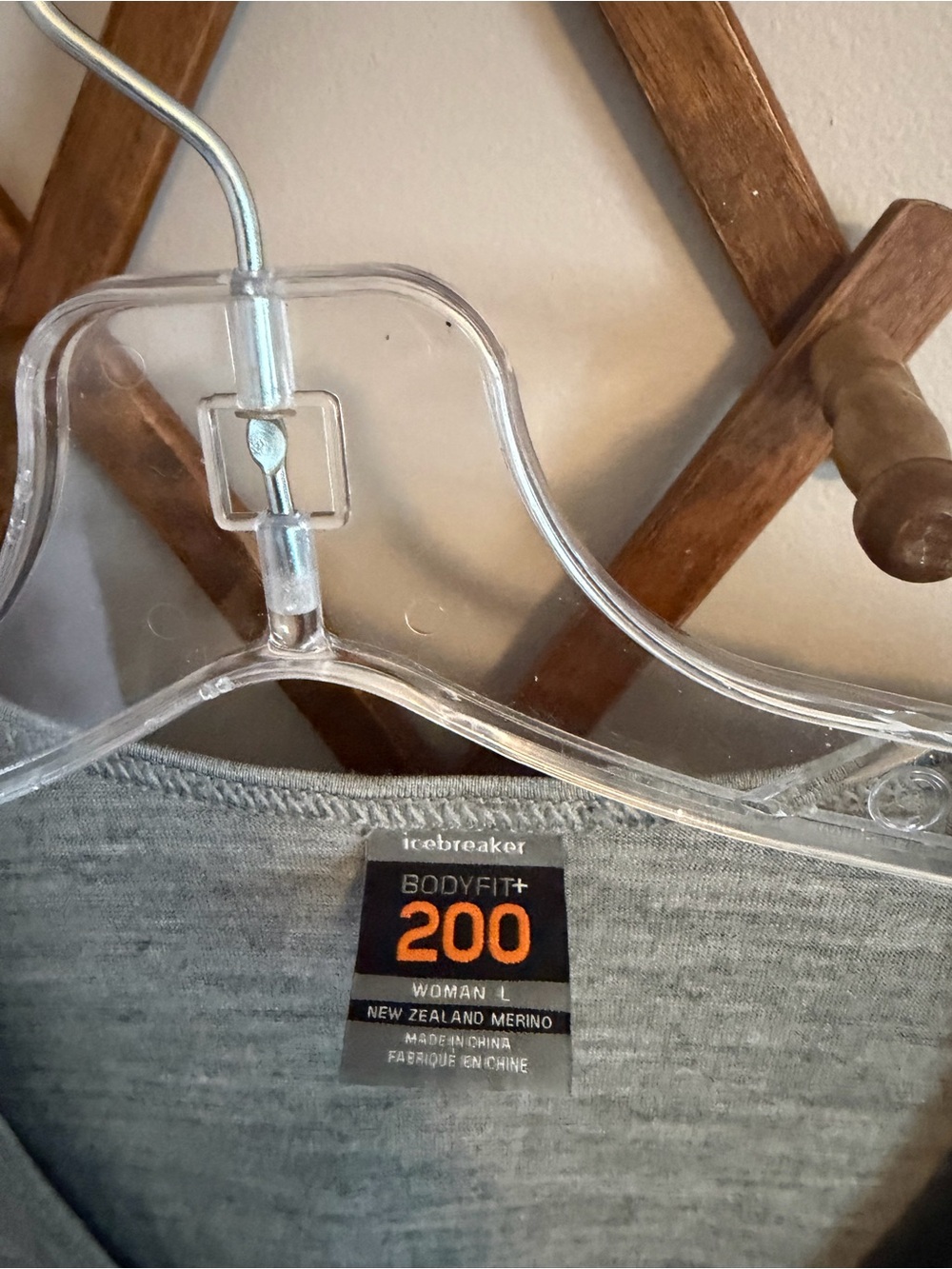 Icebreaker Bodyfit 200 Merino Wool Ombre V-Neck Base Layer Grey L - Picture 3 of 5